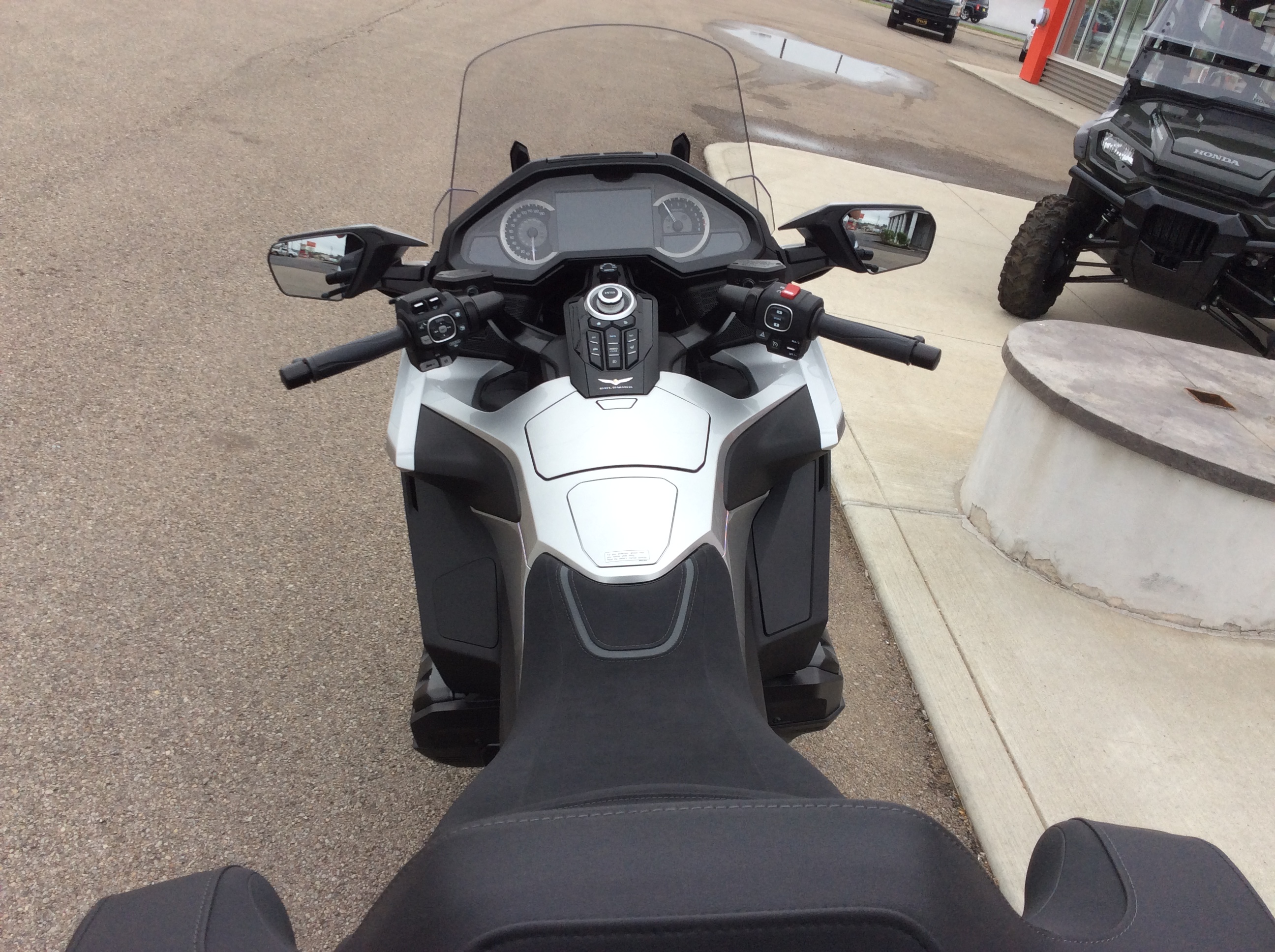 2025 Honda GOLDWING TOUR - Photo 5